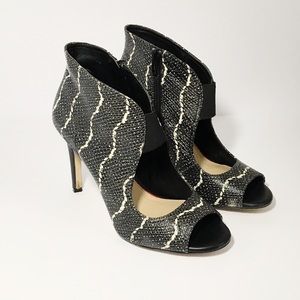 Gianni Bini Snakeskin Booties Sz: 8